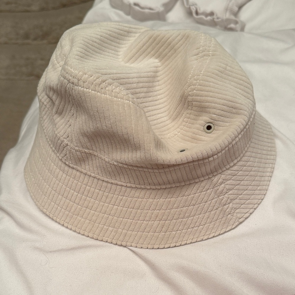 Lululemon Athletica Bone Bucket Hat